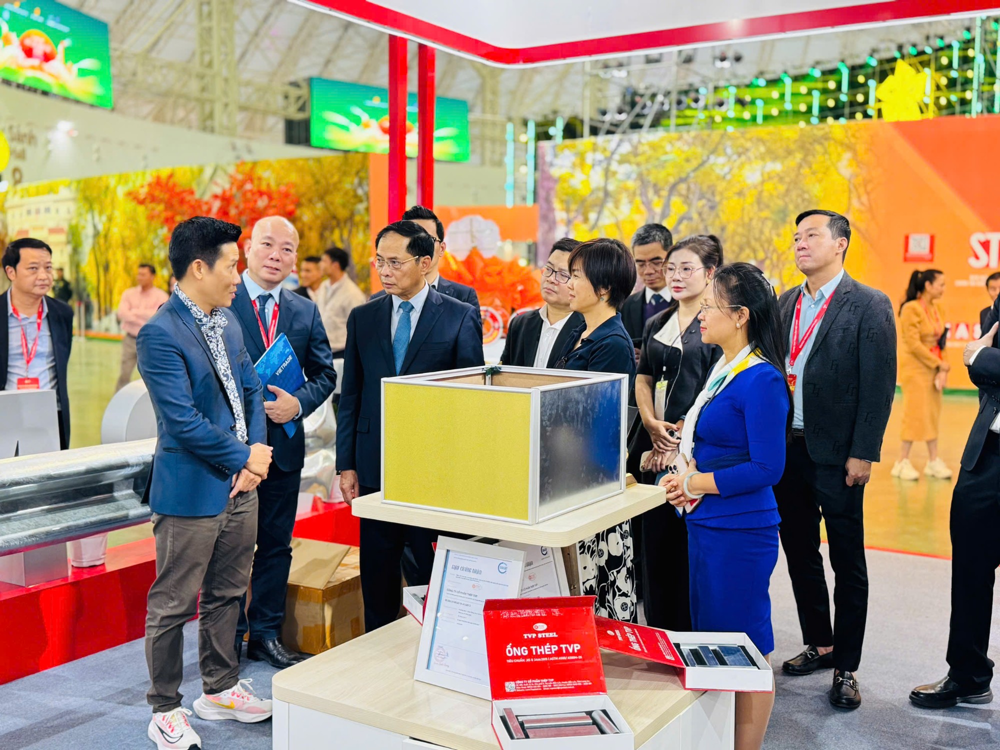 PHÓ THỦ TƯỚNG BÙI THANH SƠN GHÉ THĂM GIAN HÀNG CÔNG TY CỔ PHẦN THÉP TVP TẠI TRIỂN LÃM MÙA THU 2025